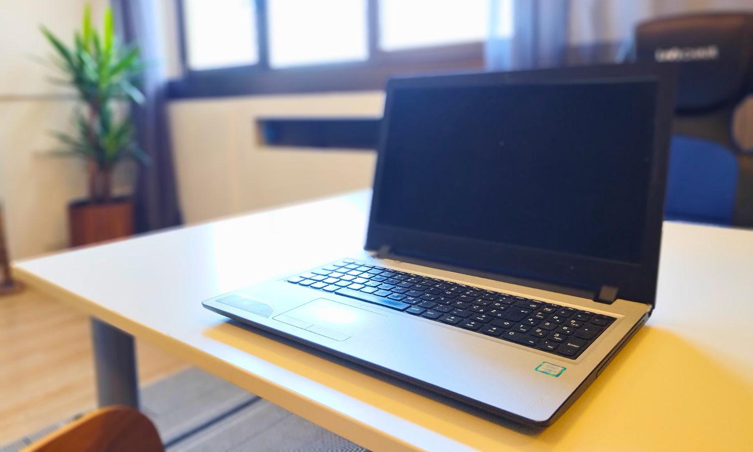 Laptop on a white desk in the Dubrovnik co-working space at TUP