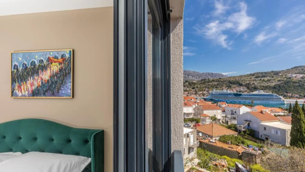 Three Musketeers Apartments